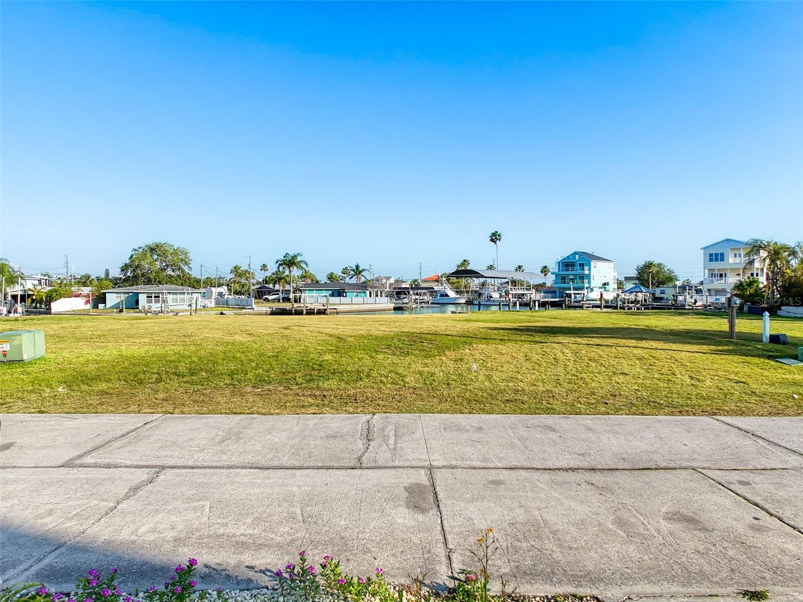 HUDSON BEACH ESTATES - Land