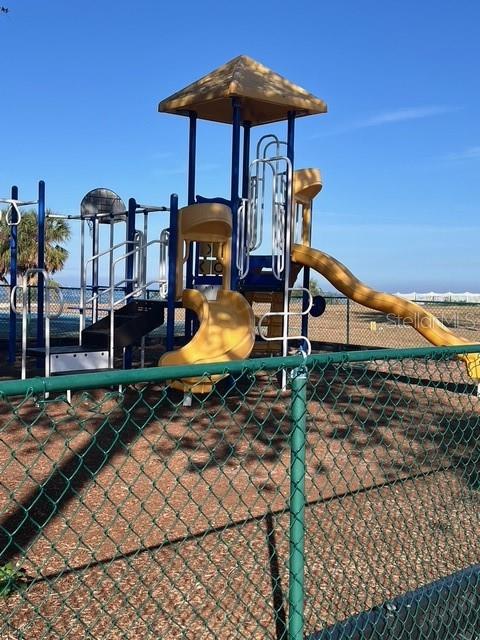 ISLAND RESORT AT MARINERS CLUB - Residential