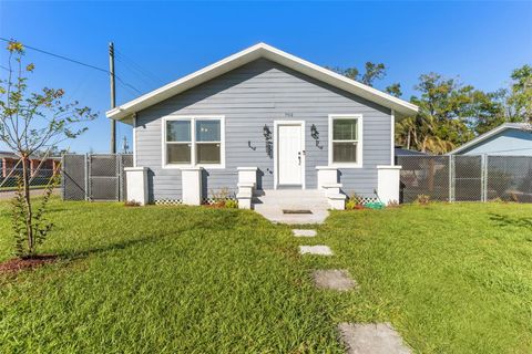 A home in PLANT CITY