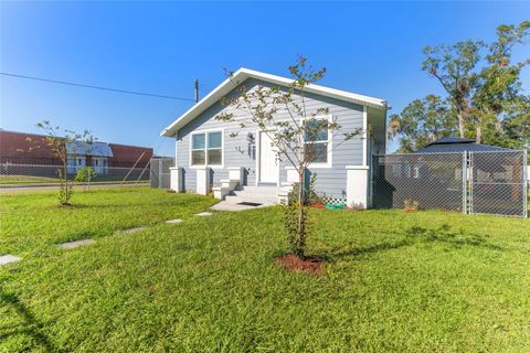 A home in PLANT CITY