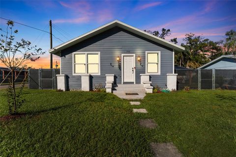 A home in PLANT CITY