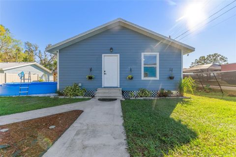 A home in PLANT CITY