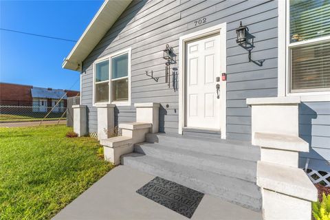 A home in PLANT CITY