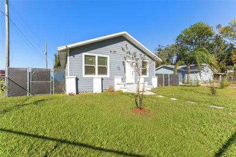 A home in PLANT CITY