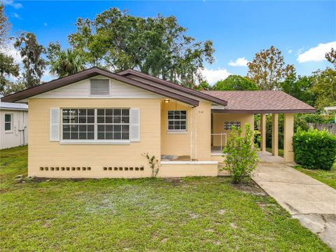 Photo of 718 W Hogle Avenue, Deland, FL 32720 (MLS # V4945457)