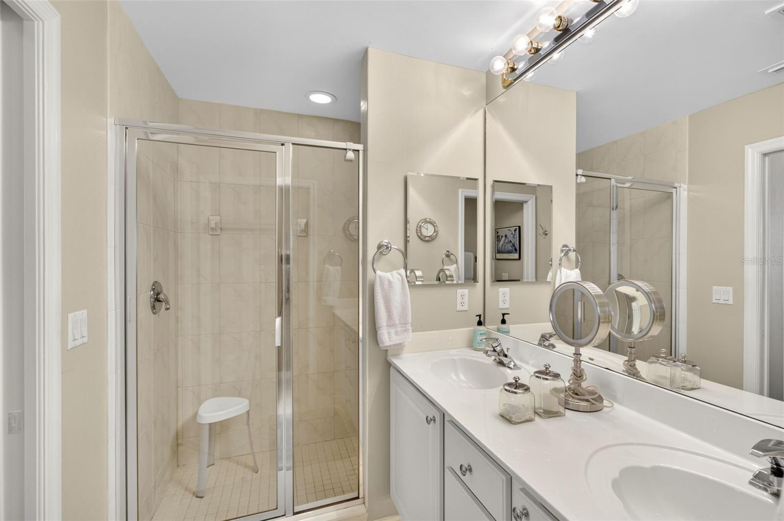 BRISTOL BAY 02 LEGENDS - Residential