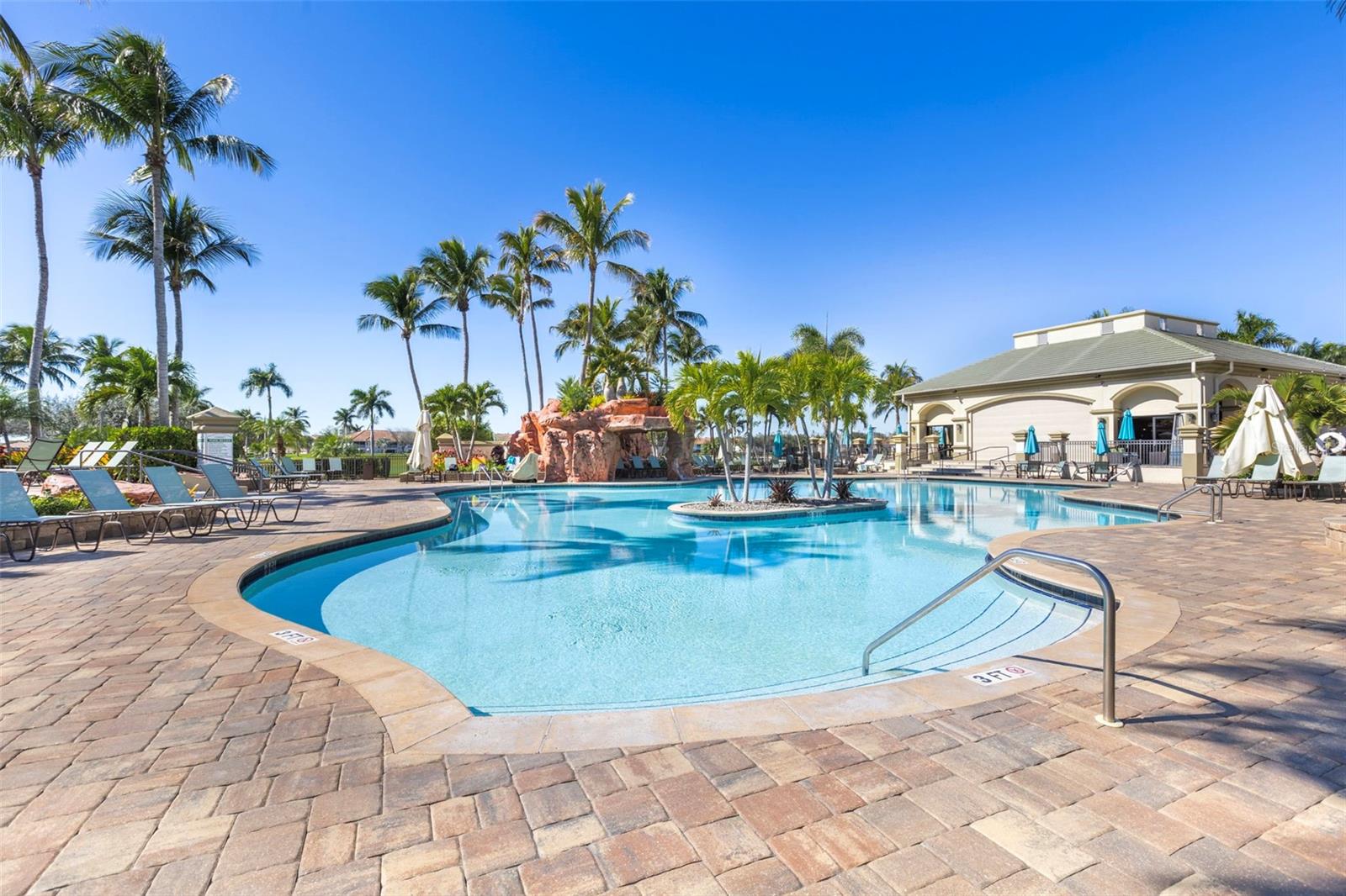 BRISTOL BAY 02 LEGENDS - Residential