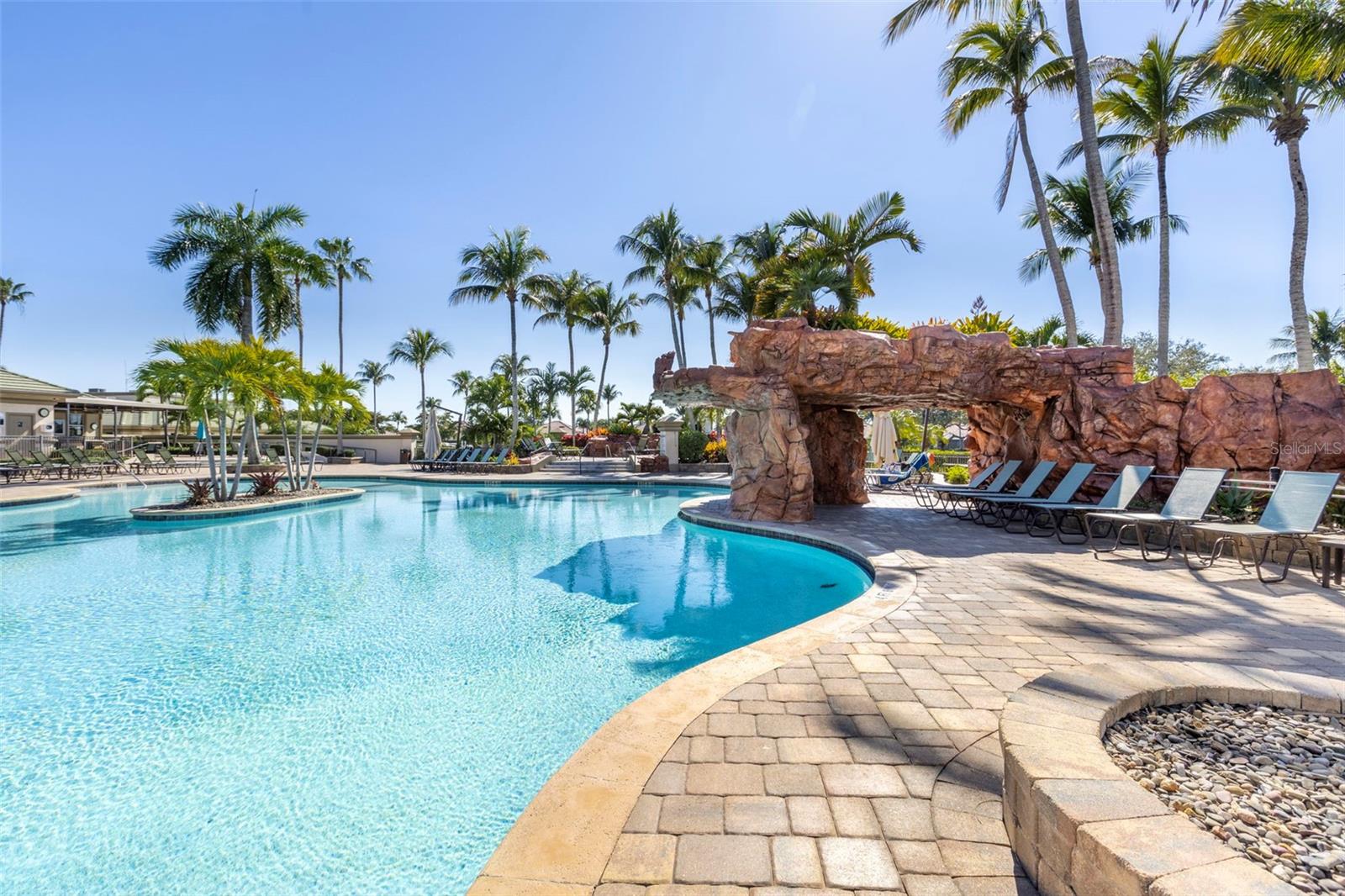 BRISTOL BAY 02 LEGENDS - Residential