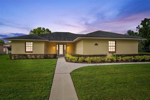 A home in LAKELAND