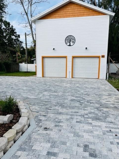 HIGHLAND GROVES - Residential Lease