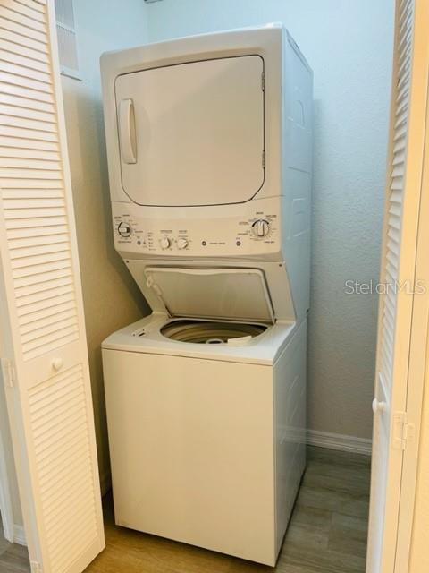 HIGHLAND GROVES - Residential Lease