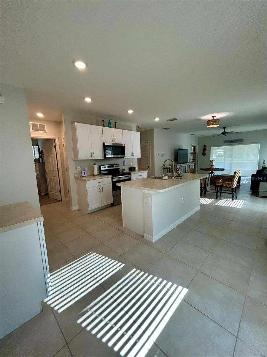 CALUSA CRK PH 01 - Residential Lease