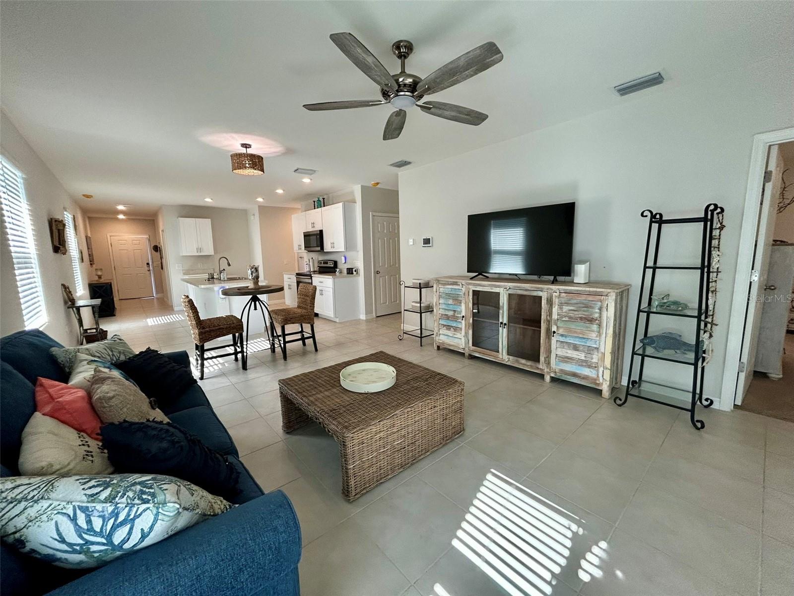 CALUSA CRK PH 01 - Residential Lease