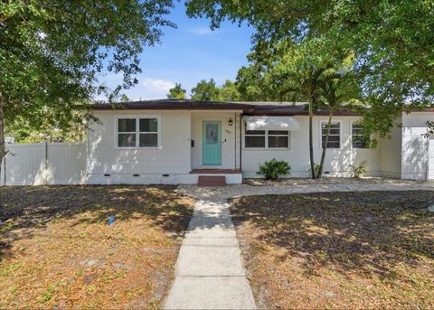 Photo of 3337 16th Street N, St Petersburg, FL 33704 (MLS # TB8494356)