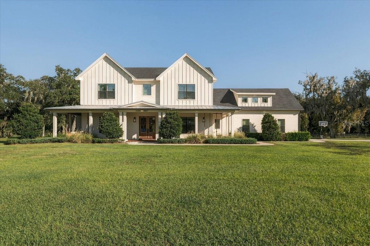 888 TWIN OAKS LANE