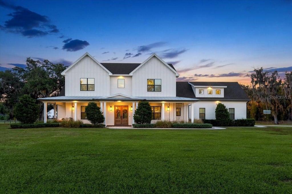 Photo of 888 Twin Oaks Lane, Winter Haven, FL 33880 (MLS # L4966009)