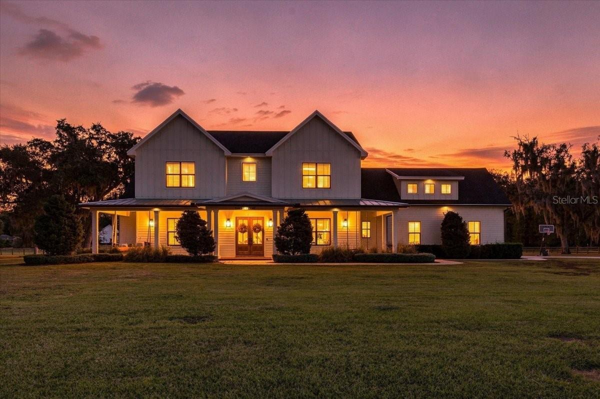 888 TWIN OAKS LANE