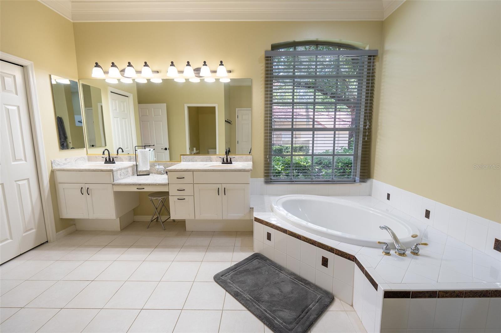 HEATHROW/STONEBRIDGE - Residential