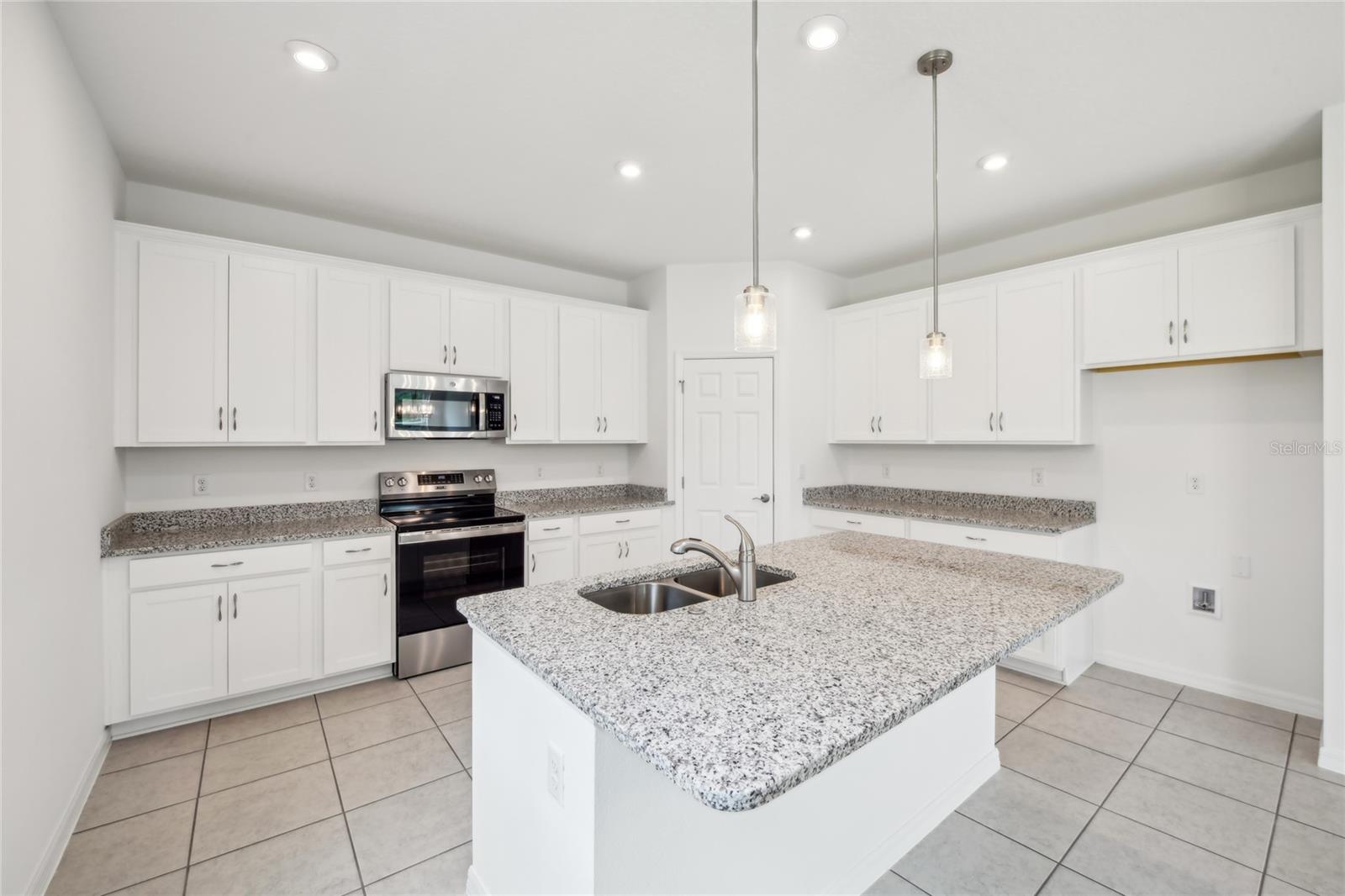 AVALON PARK TAVARES - Residential