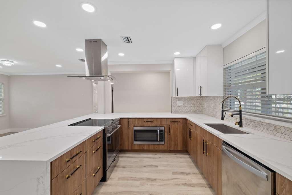 BAYWOOD VILLAGE - Residential