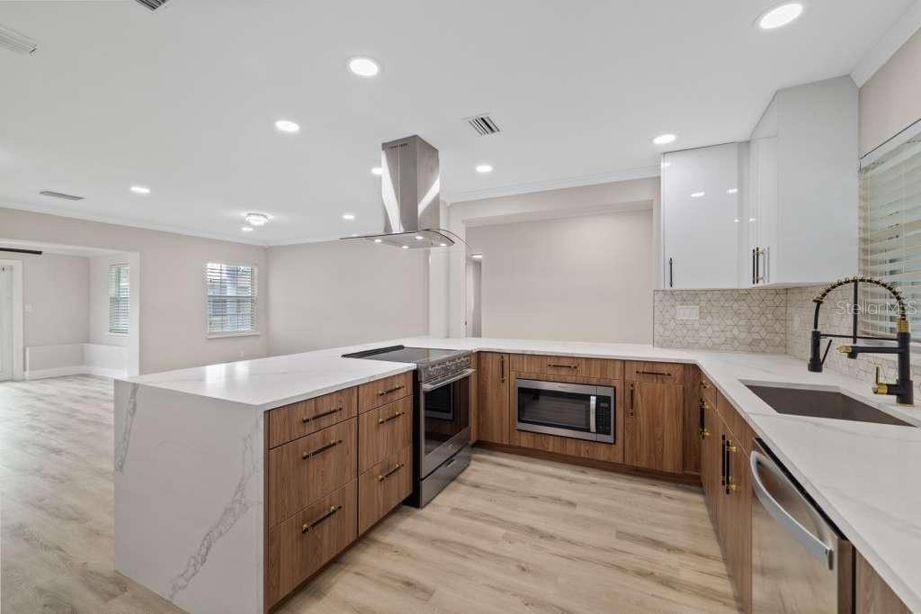 BAYWOOD VILLAGE - Residential