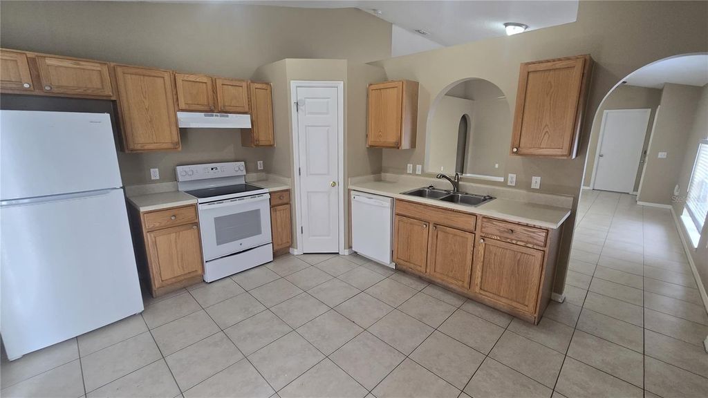 Photo of 819 Brenton Leaf Drive, Ruskin, FL 33570 (MLS # TB8464946)