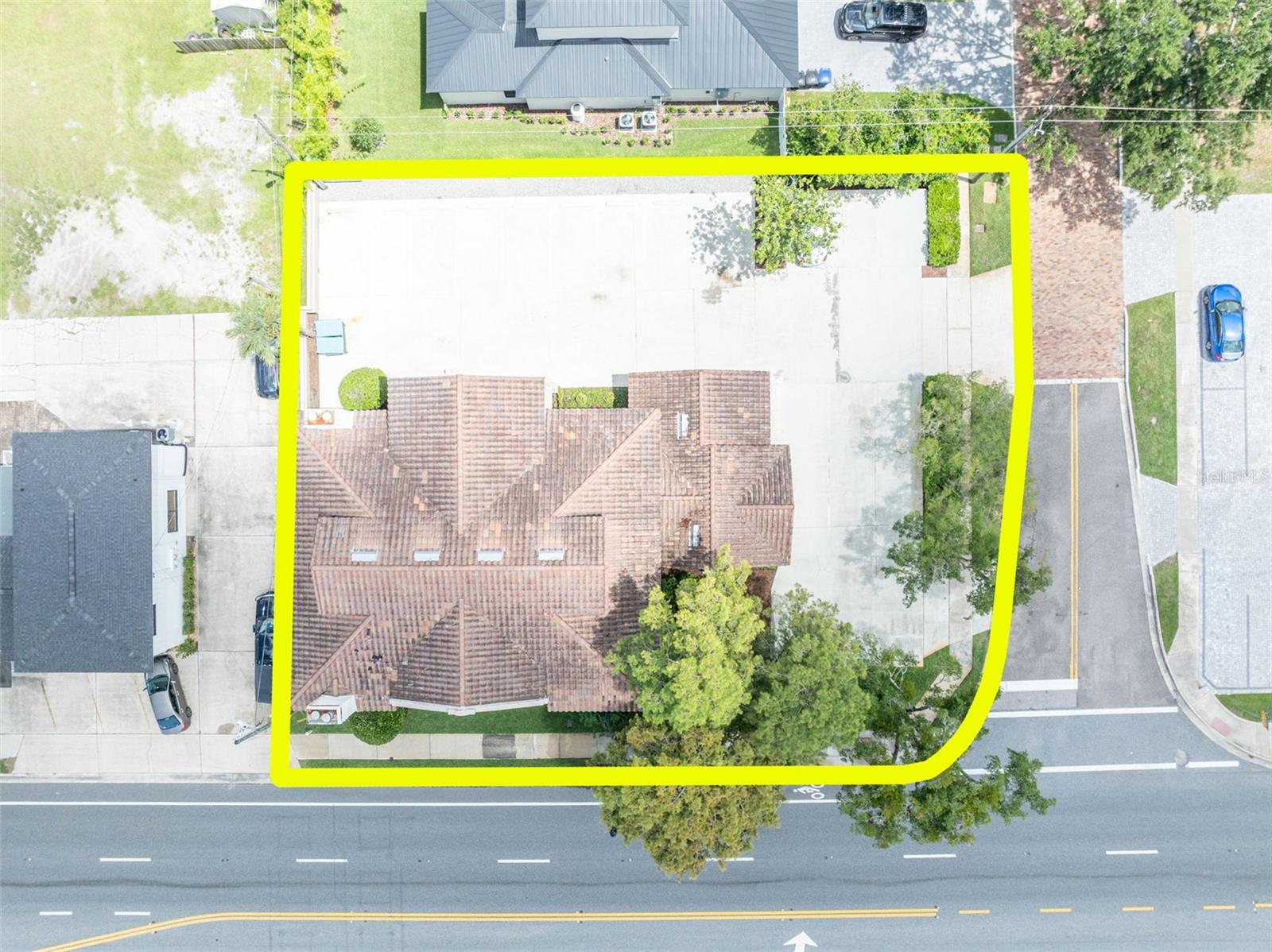 1477 W FAIRBANKS AVENUE