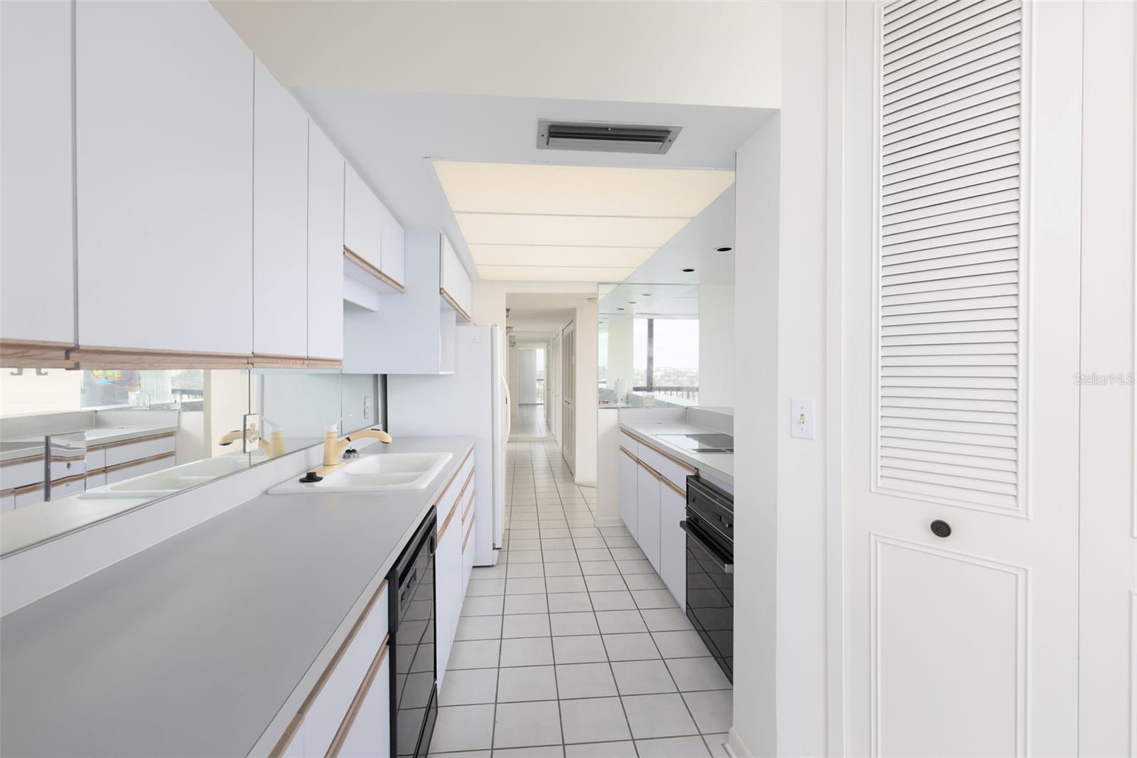 COURAGEOUS THE CONDO - Residential