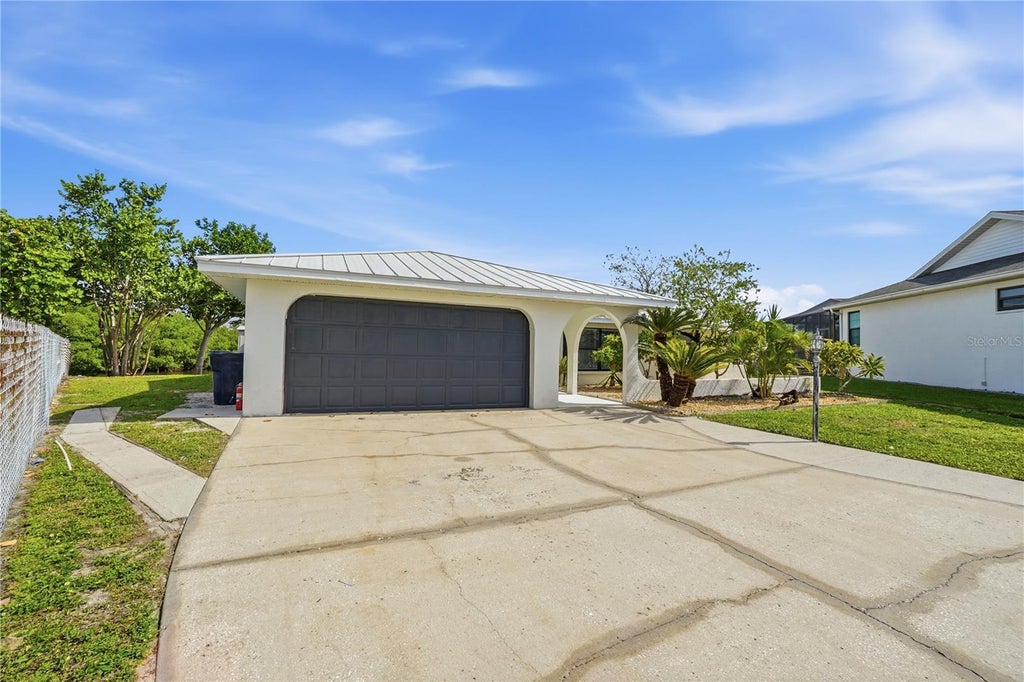 Photo of 6533 Senegal Palm Way, Apollo Beach, FL 33572 (MLS # TB8563043)
