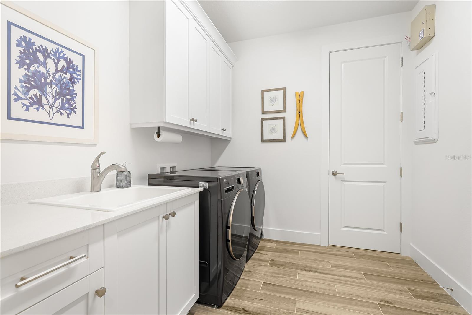 LAKEHOUSE COVE/WATERSIDE PH 5 - Residential