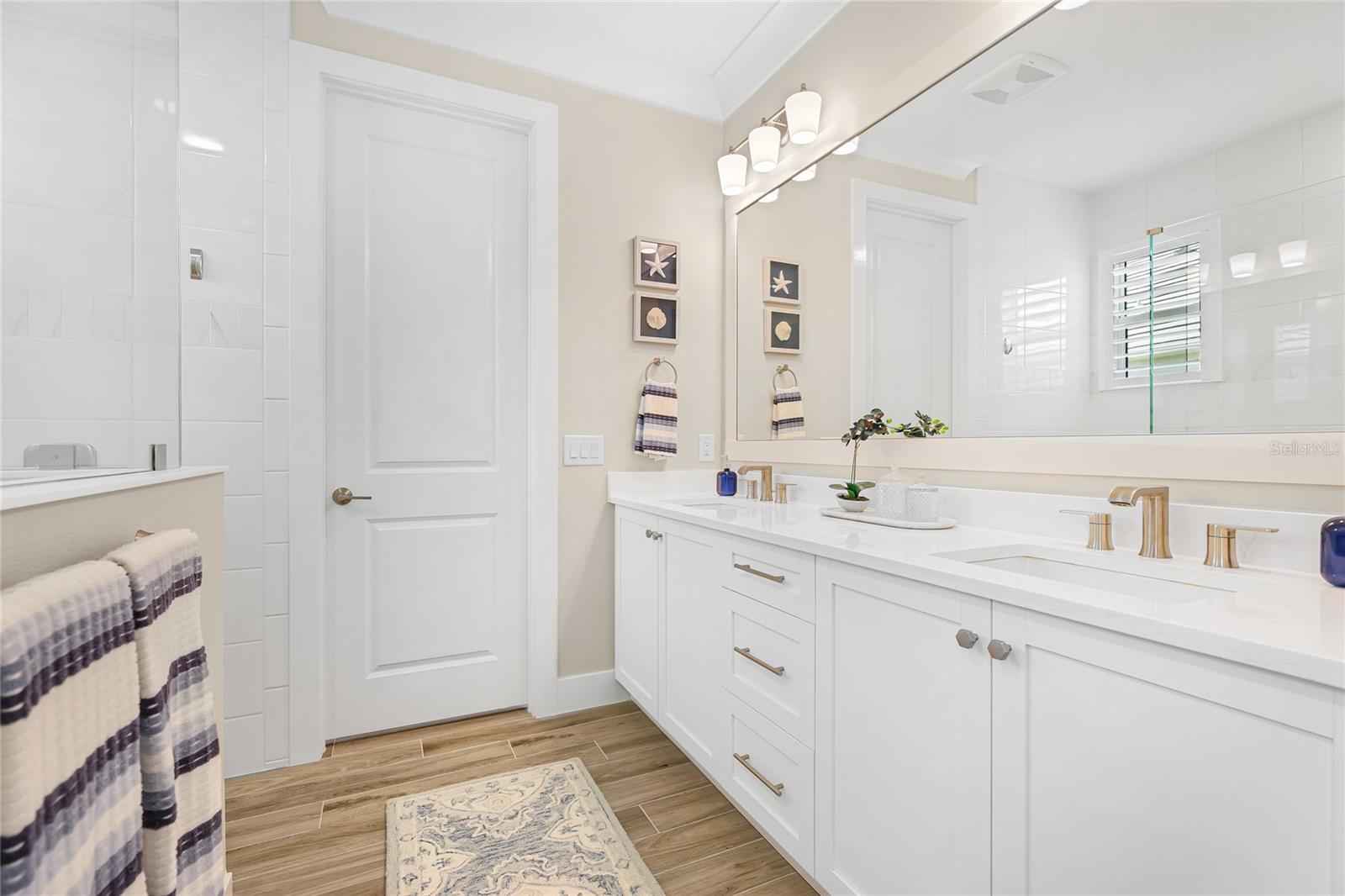 LAKEHOUSE COVE/WATERSIDE PH 5 - Residential