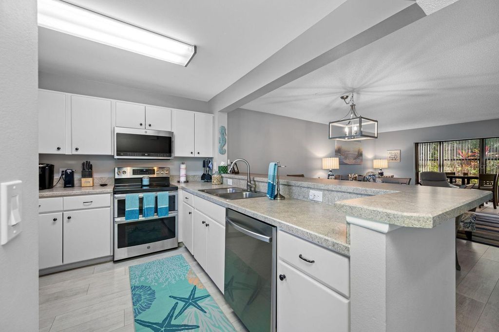 Photo of 703 Oakview Drive #703, Bradenton, FL 34210 (MLS # A4671111)