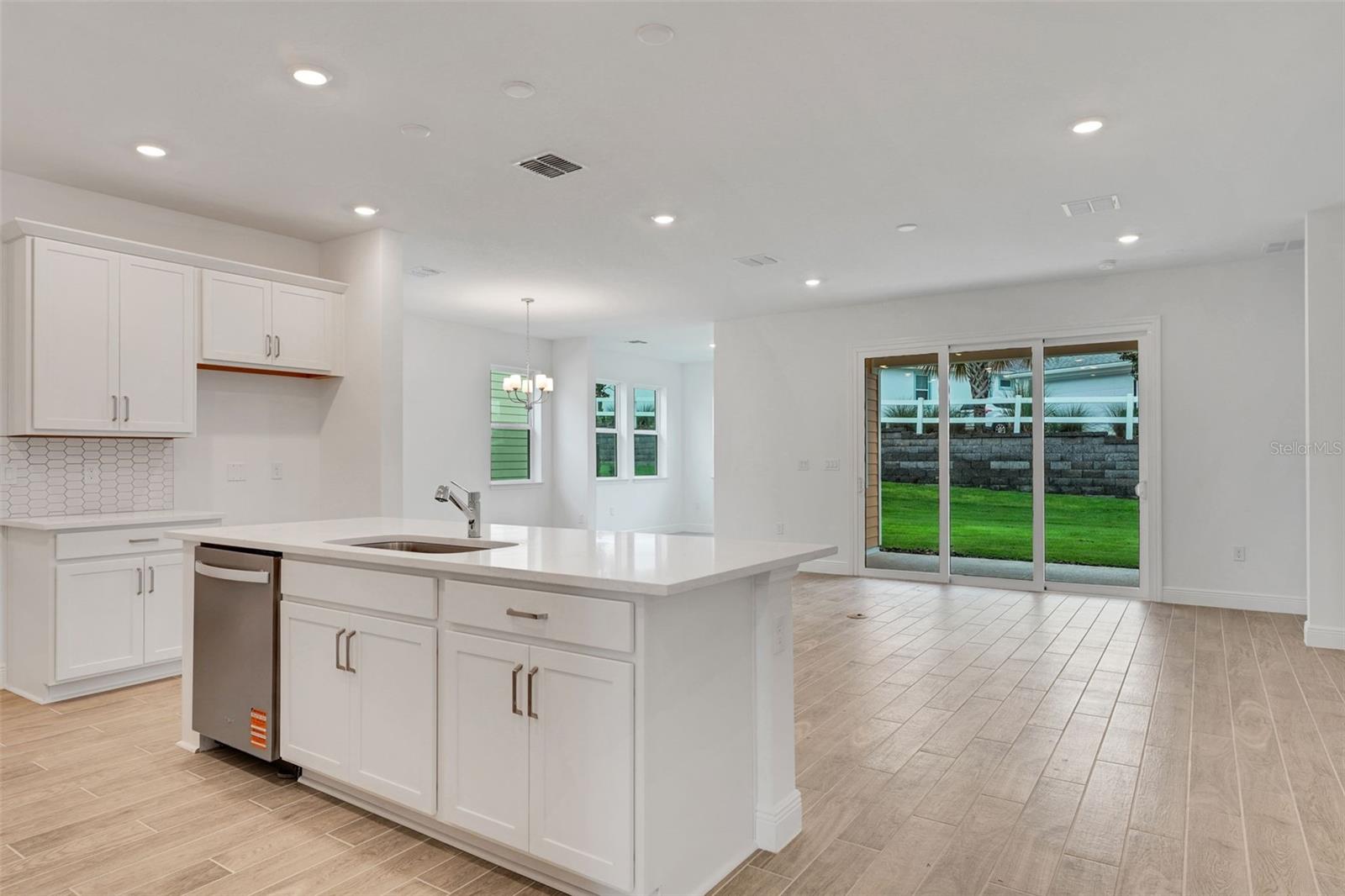 987 FIESTA KEY CIRCLE