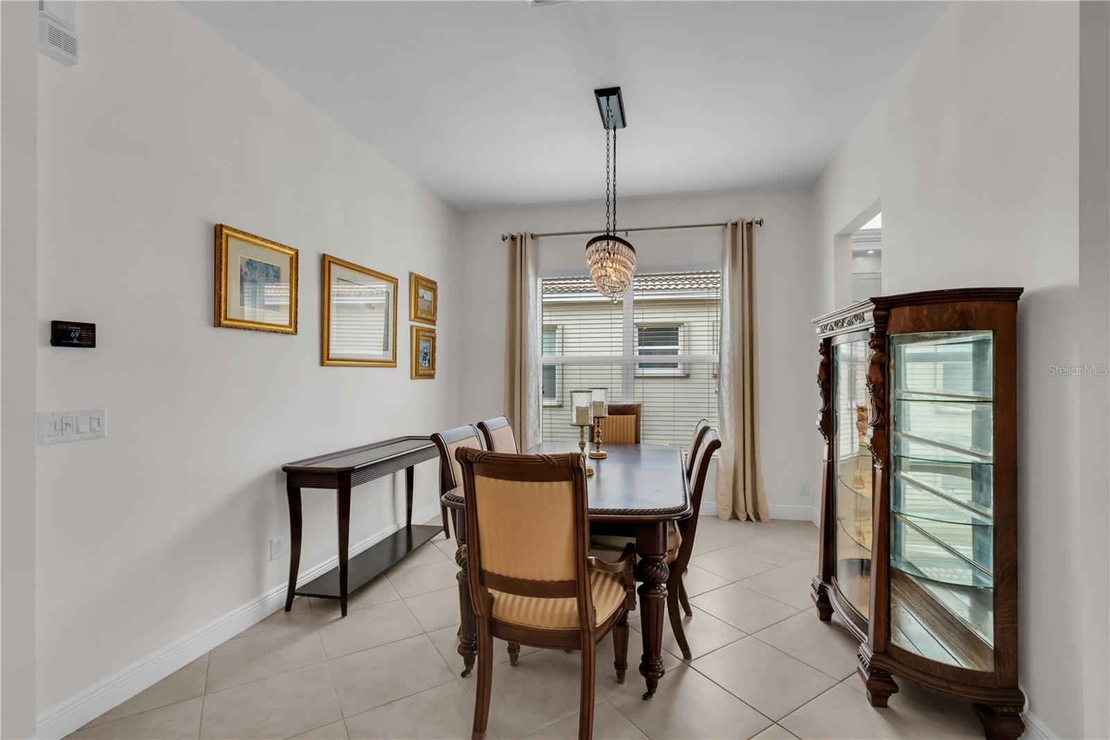 VALENCIA LAKES - Residential