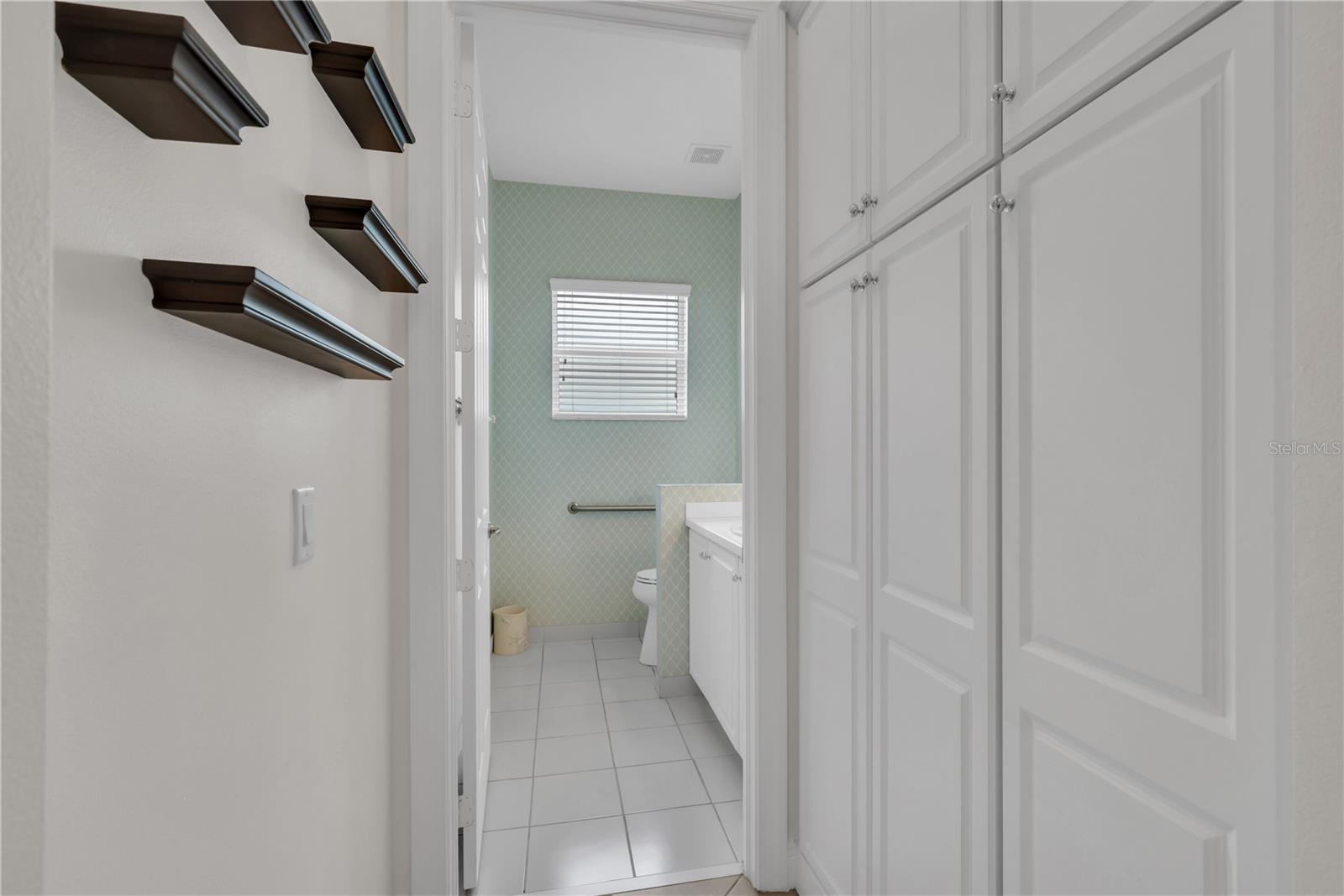 VALENCIA LAKES - Residential