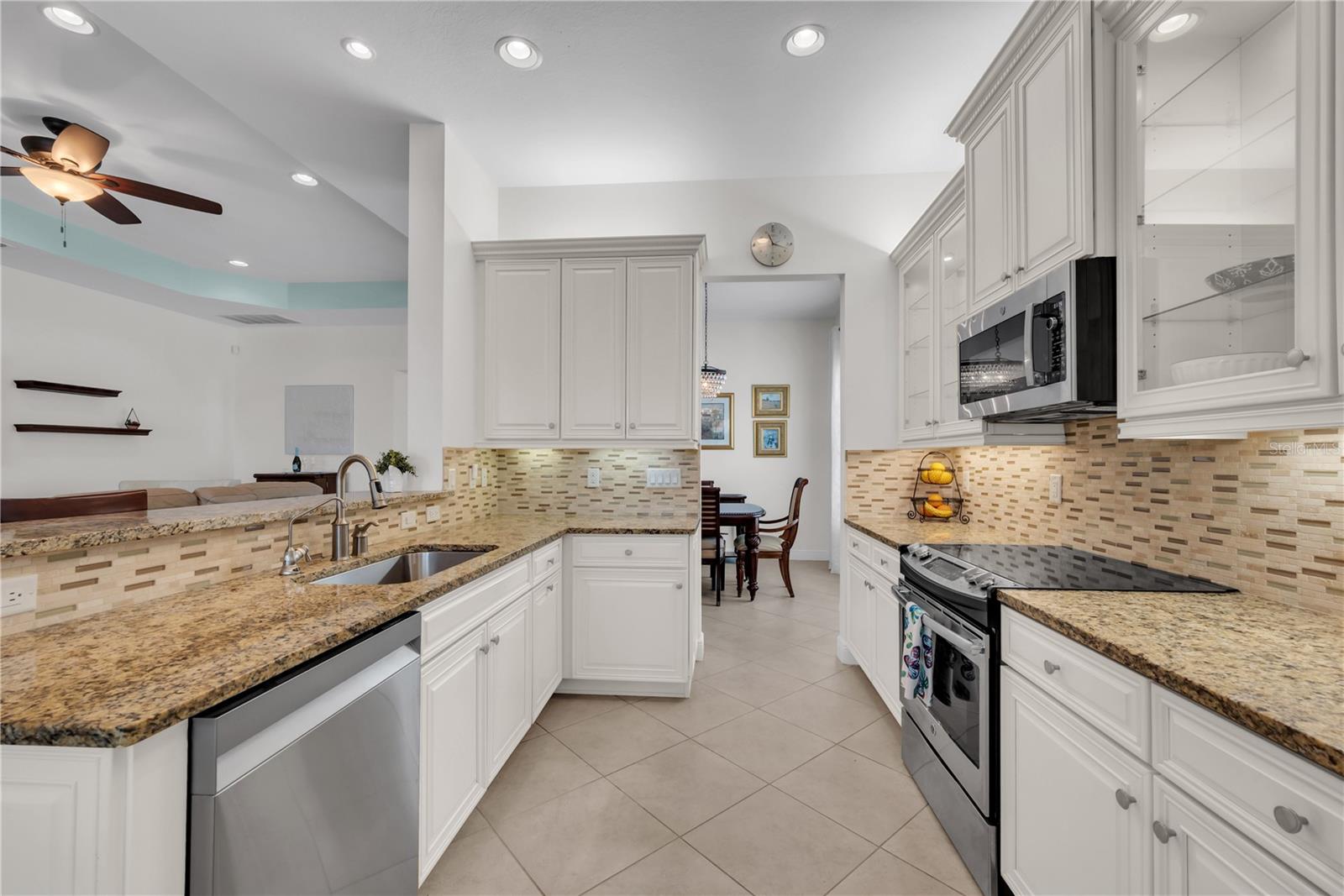 VALENCIA LAKES - Residential