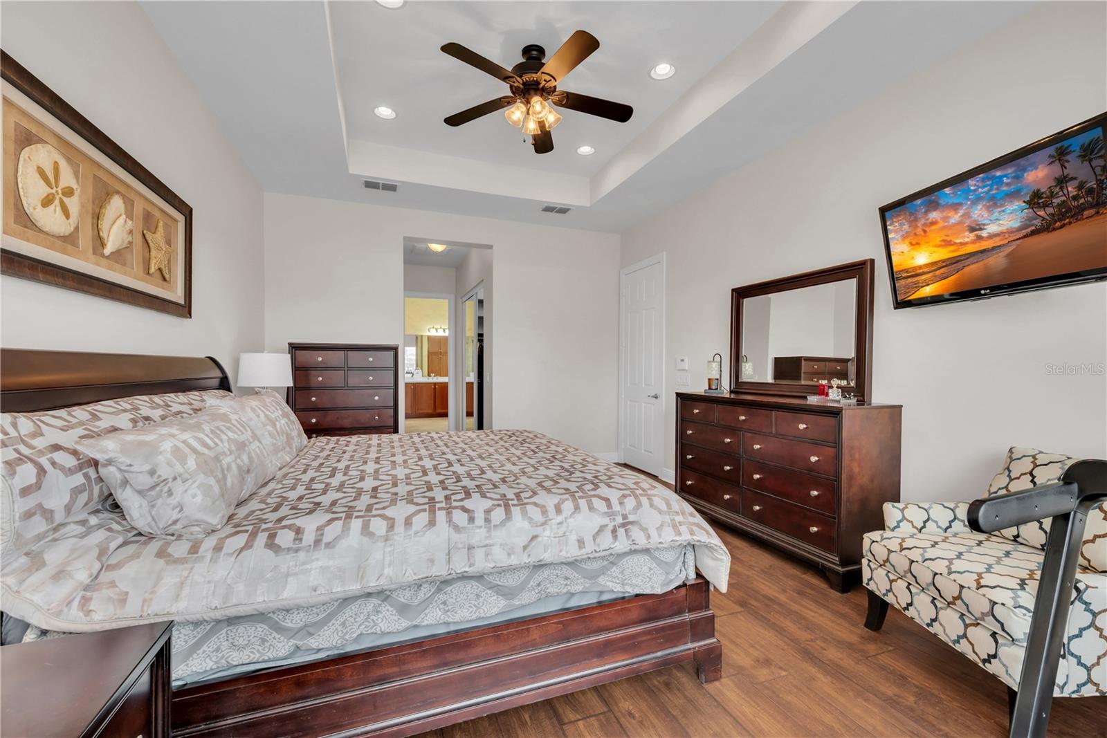 VALENCIA LAKES - Residential