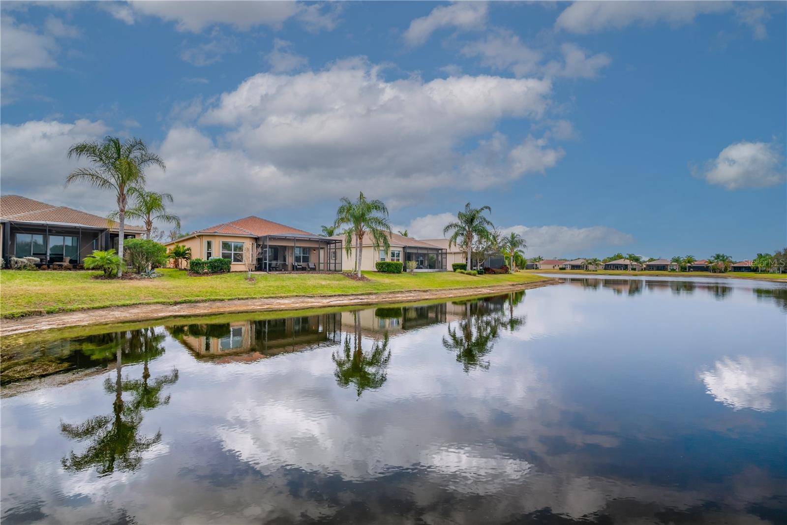 VALENCIA LAKES - Residential