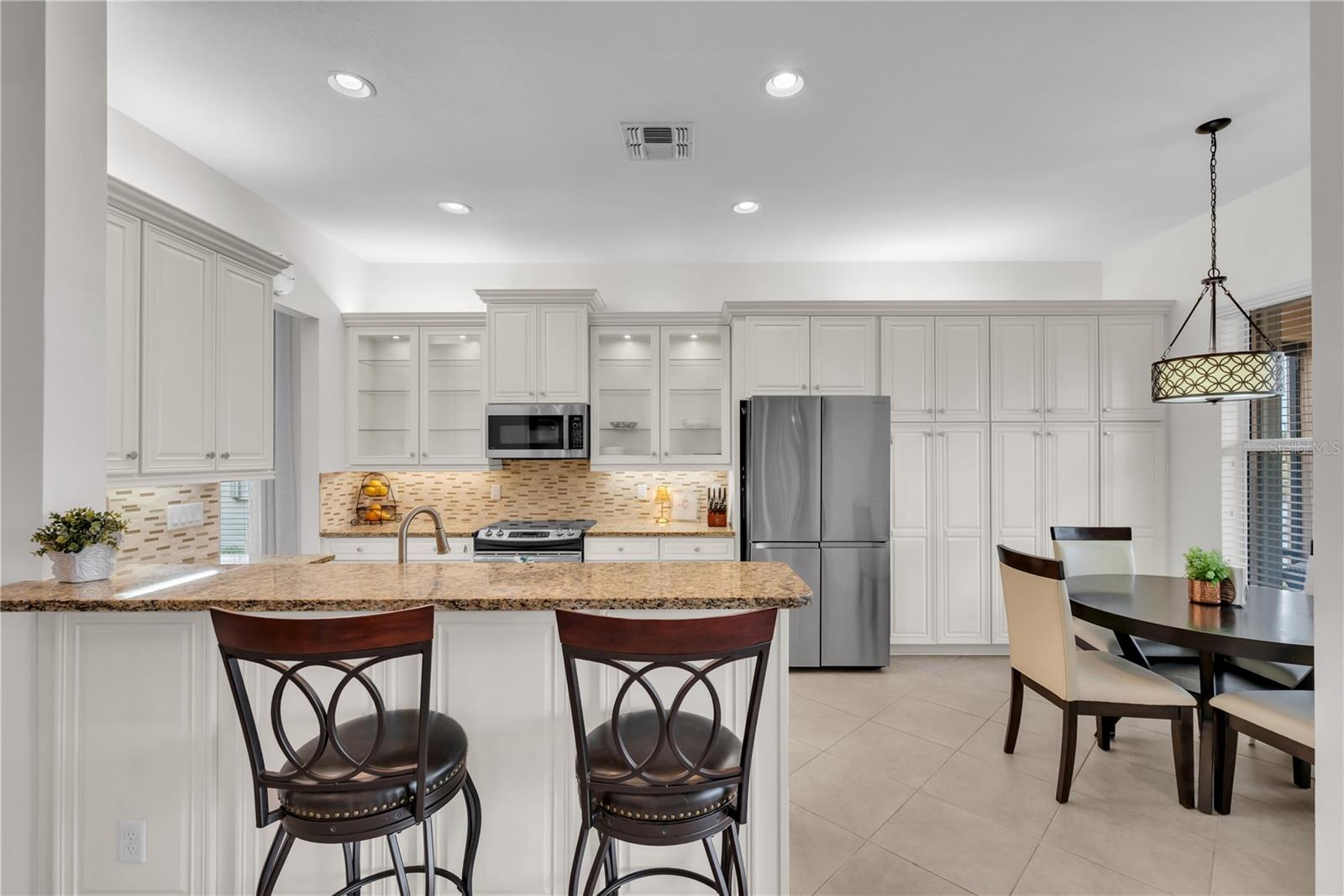 VALENCIA LAKES - Residential