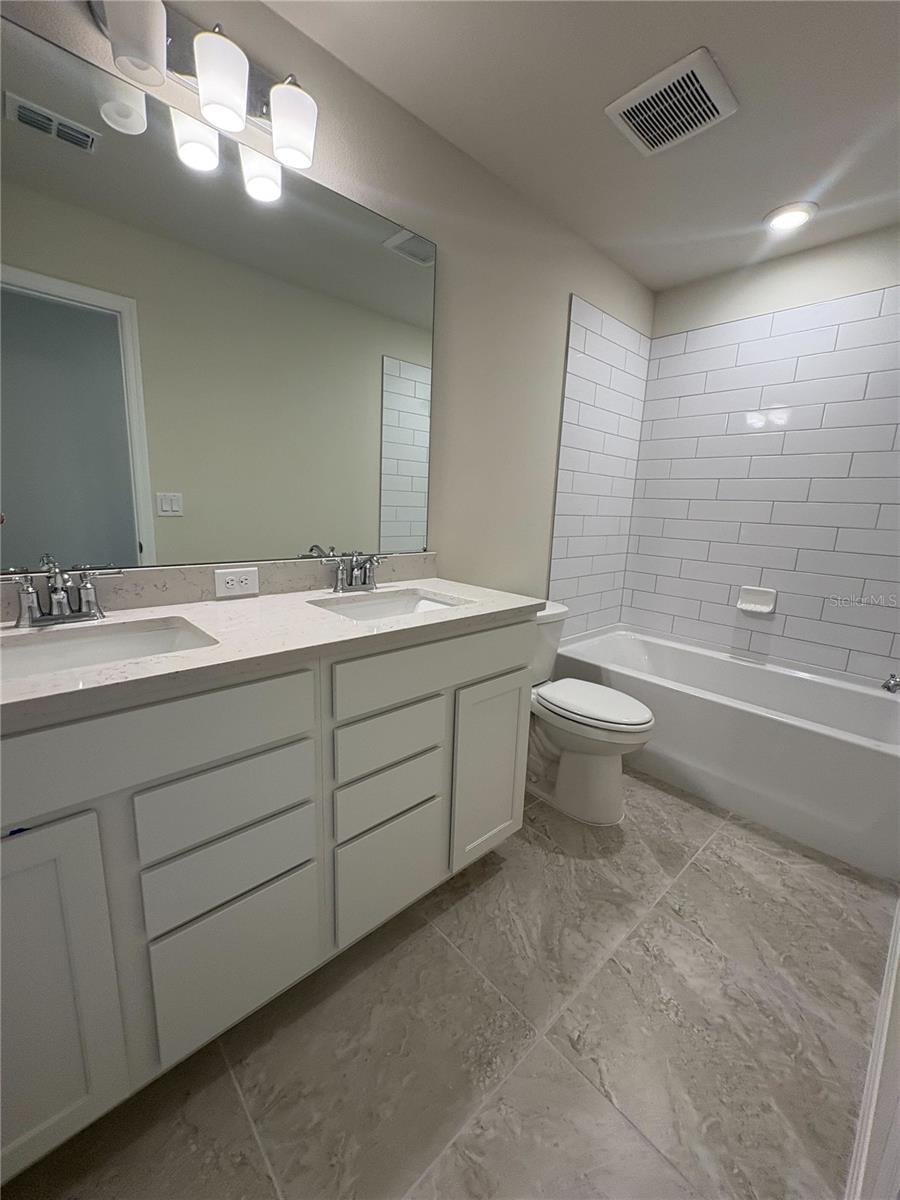 ILVERLEAF OAKS AT HAMLIN - Residential Lease