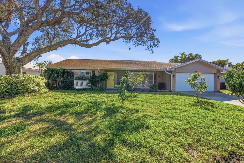 Photo of 14108 110th Terrace, Largo, FL 33774 (MLS # TB8463404)