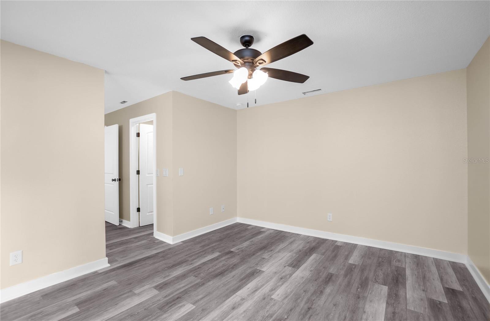 SEVEN LAKES PARK - Residential