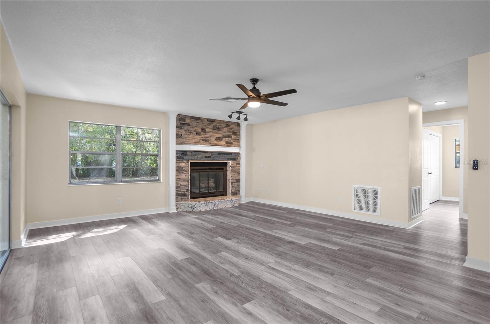 SEVEN LAKES PARK - Residential