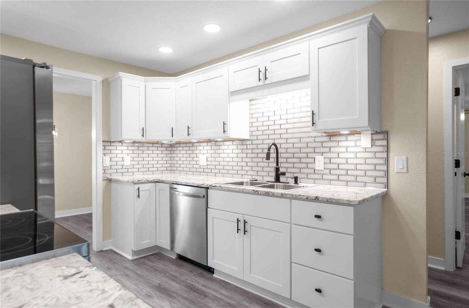 SEVEN LAKES PARK - Residential