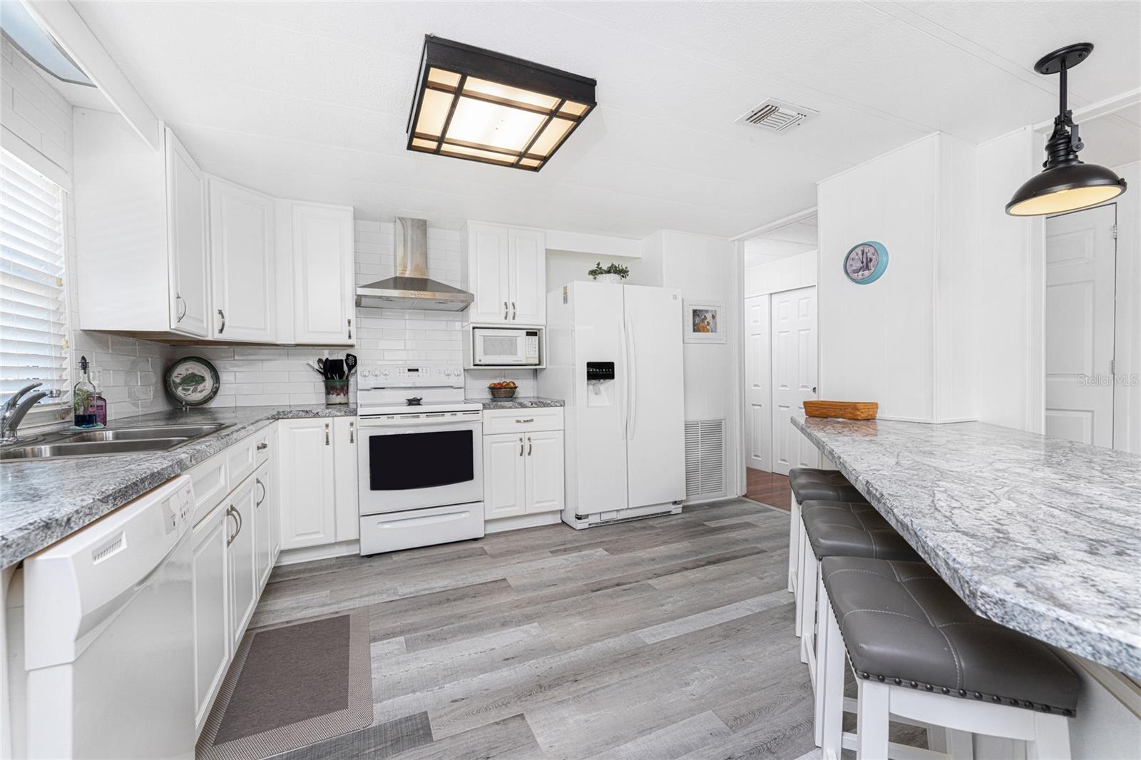 LEMON BAY ISLES PH 01 - Residential