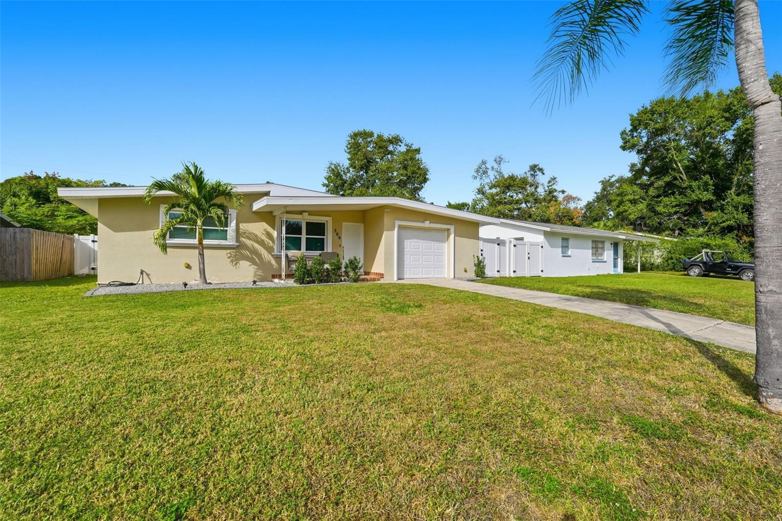 SUNSET MANOR - Residential