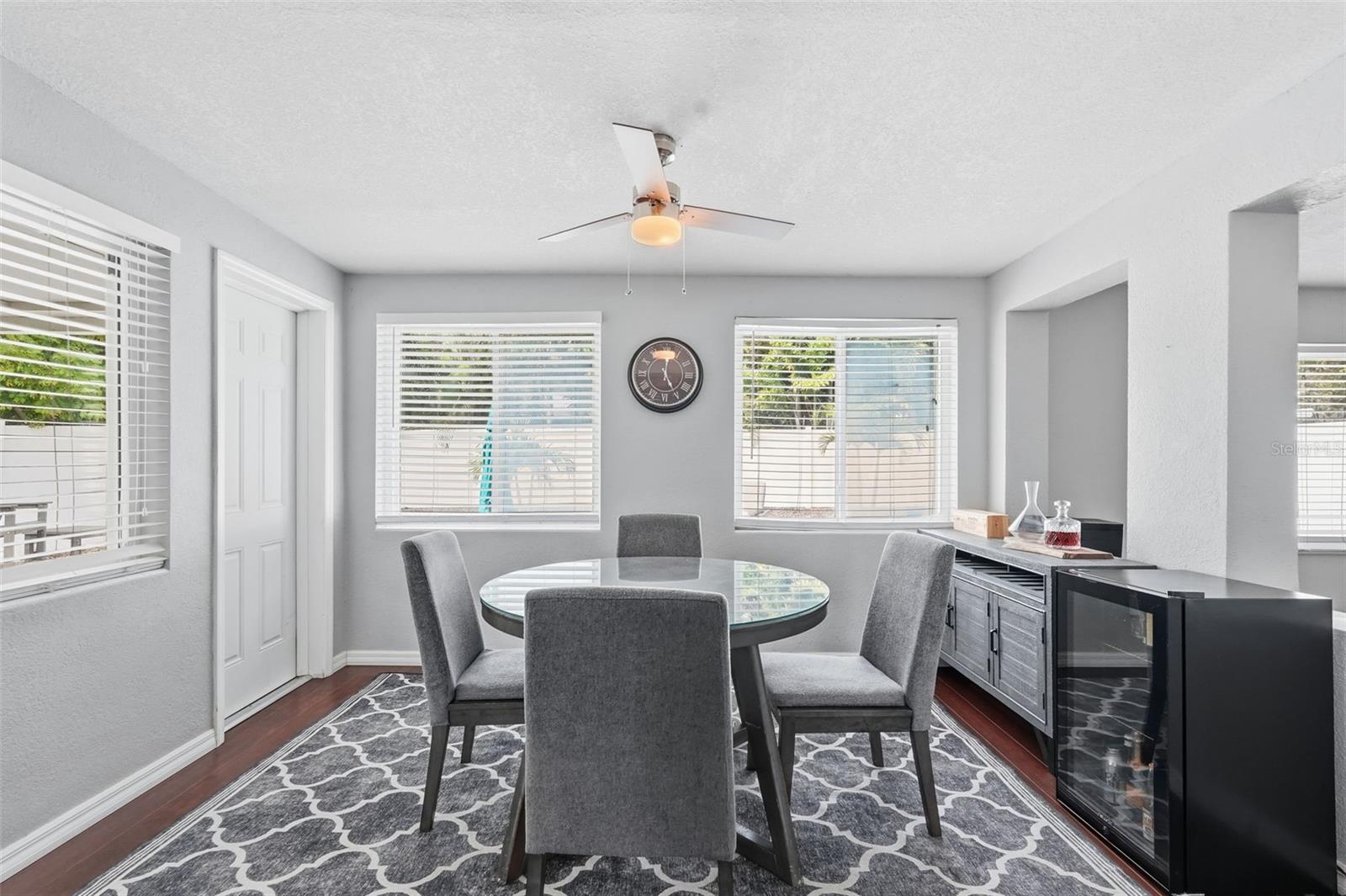 SUNSET MANOR - Residential