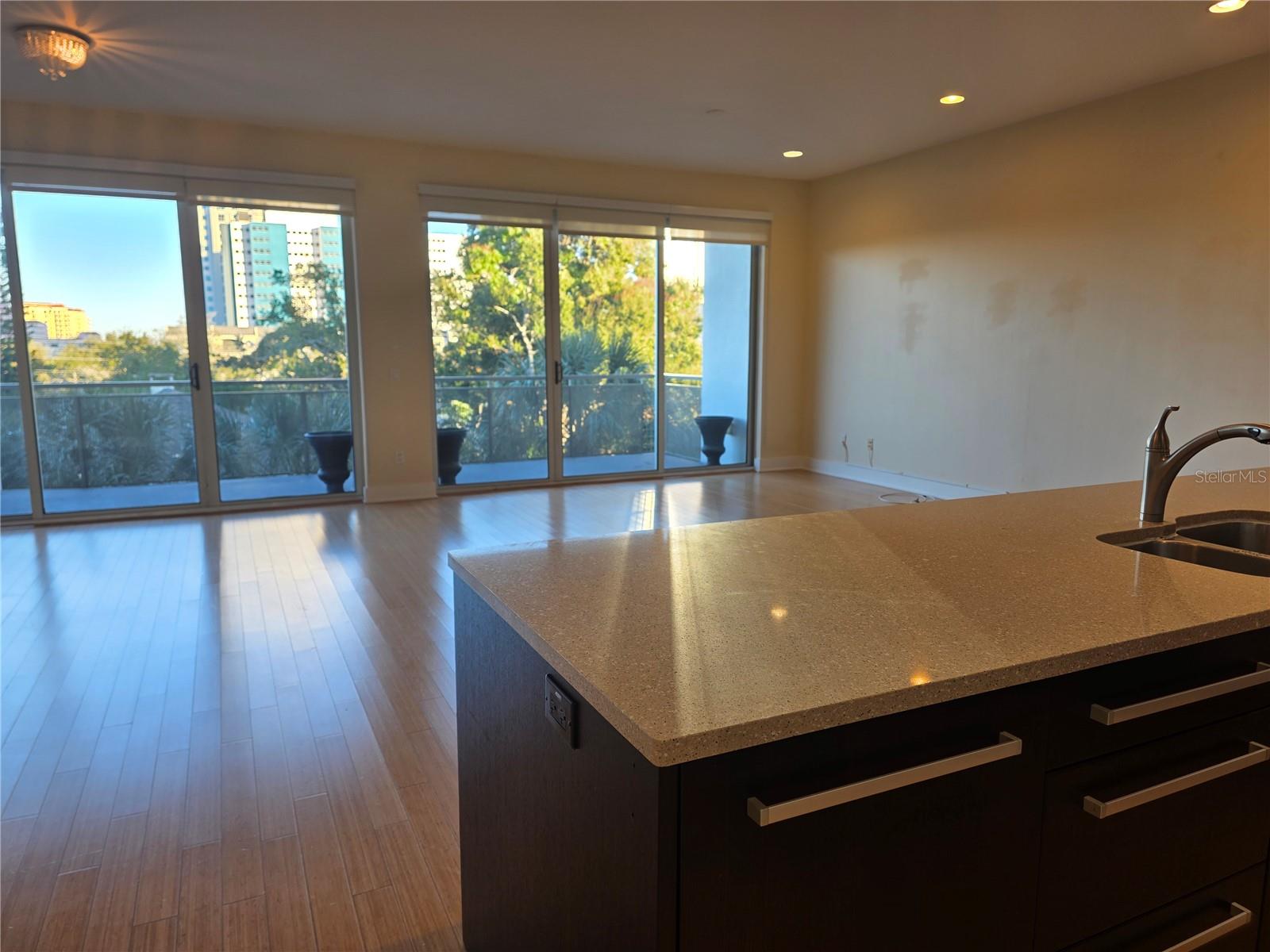 475 CONDO - Residential