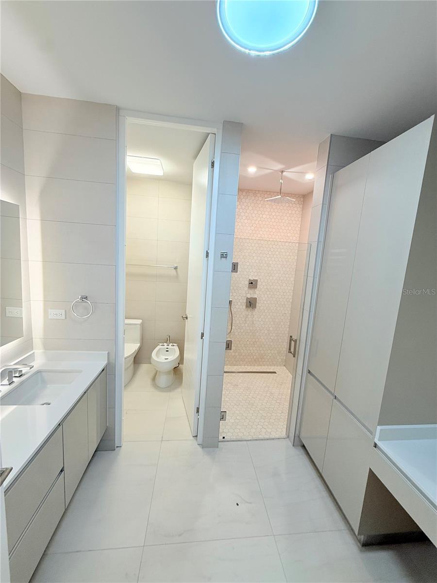 URB RIVIERA PARKVIEW - Residential