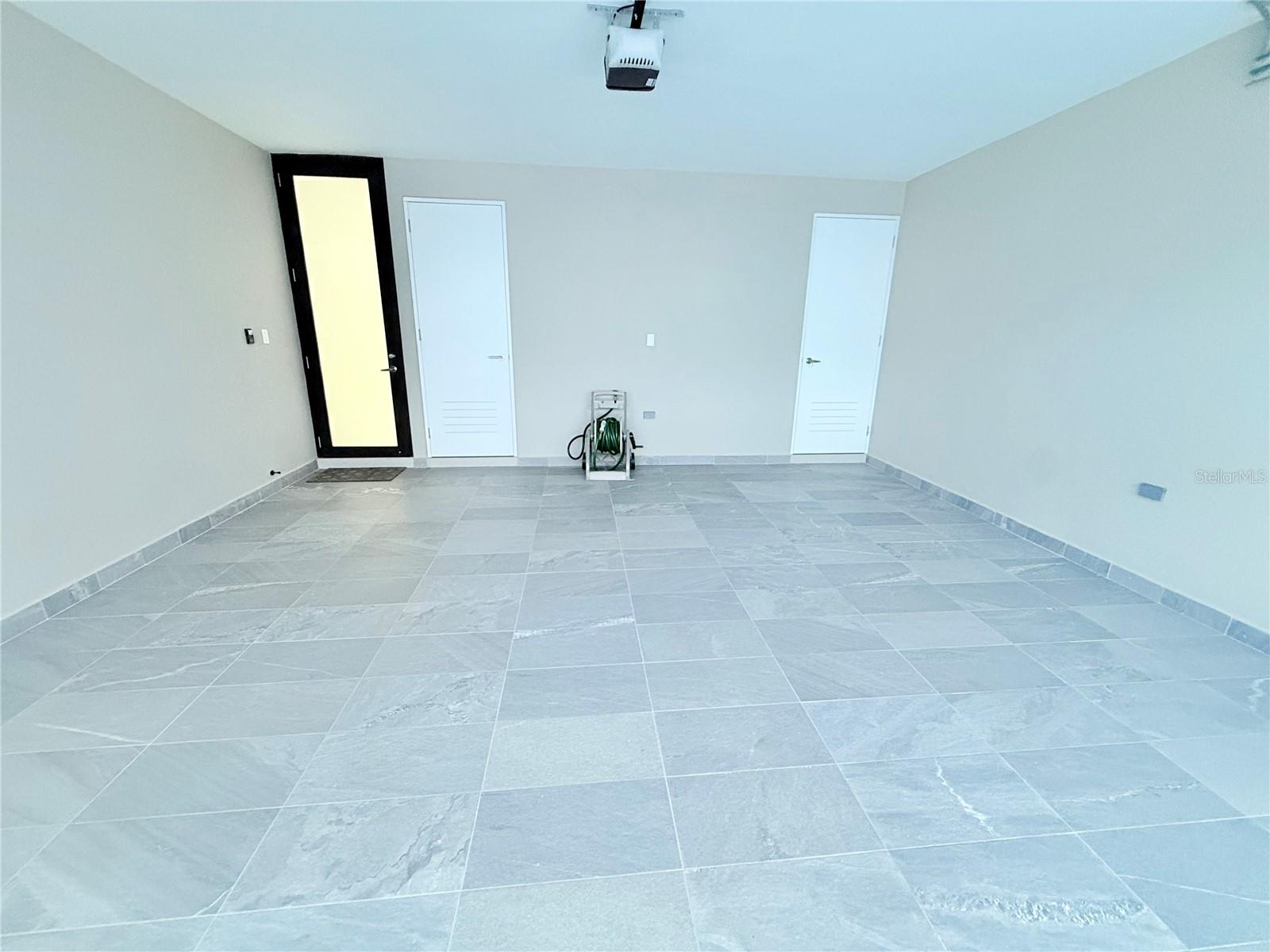 URB RIVIERA PARKVIEW - Residential
